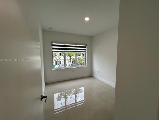 Building Photo - 25814 SW 144th Ct