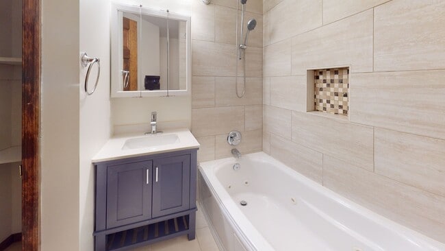 Building Photo - 1008 23rd St NW