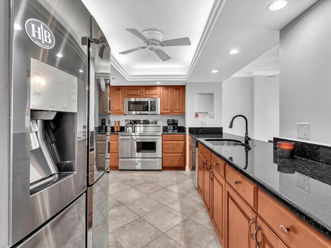 Building Photo - 1150 Hillsboro Mile