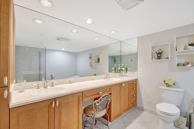 Building Photo - 5080 N Ocean Dr