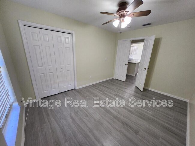 Building Photo - 819 Sandy Trail Pl