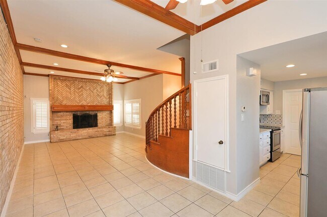 Building Photo - 2600 E San Jose St