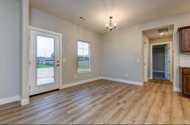 Building Photo - 698 Glenwood Ave