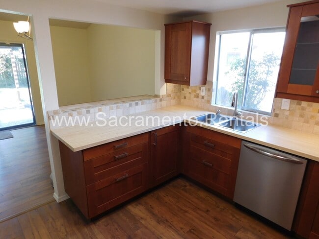 Building Photo - Great 3bd/2ba Home with 2 Car Garage!