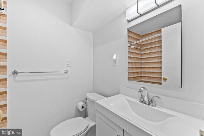Building Photo - 1601 18th St NW