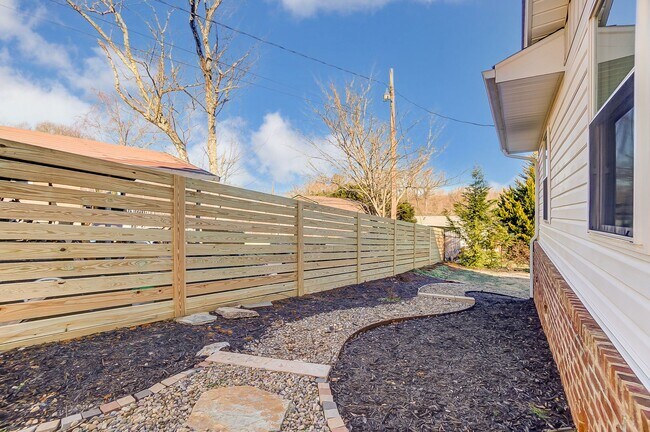 Building Photo - Beautifully Updated 4-Bed, 2.5-Bath Ranch Home in Belmont