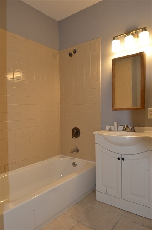 Building Photo - 68 Elm St