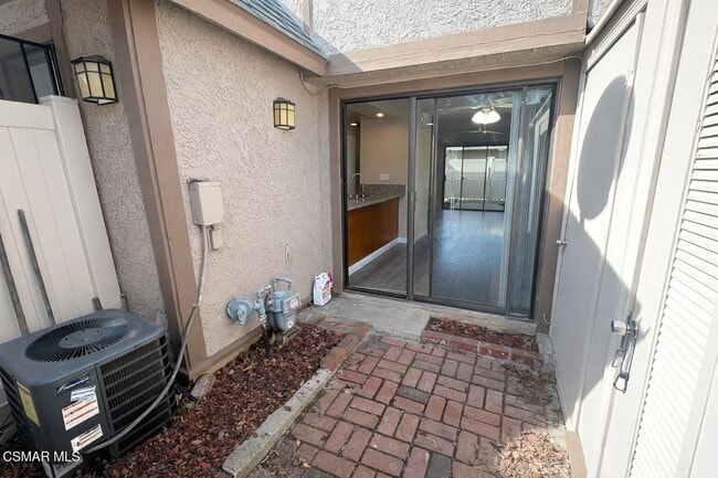 Building Photo - 28825 Conejo View Dr