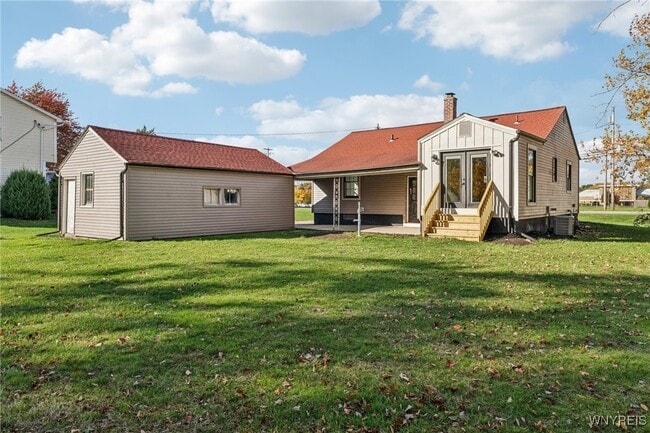 Building Photo - 1665 Maple Rd