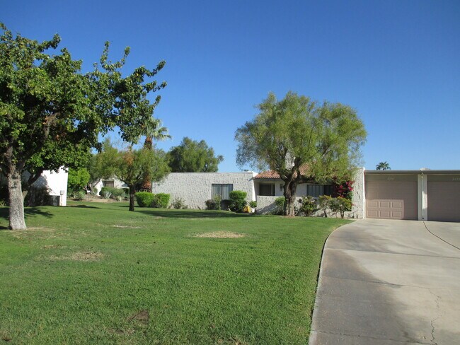 Building Photo - 2230 S Sunshine Cir