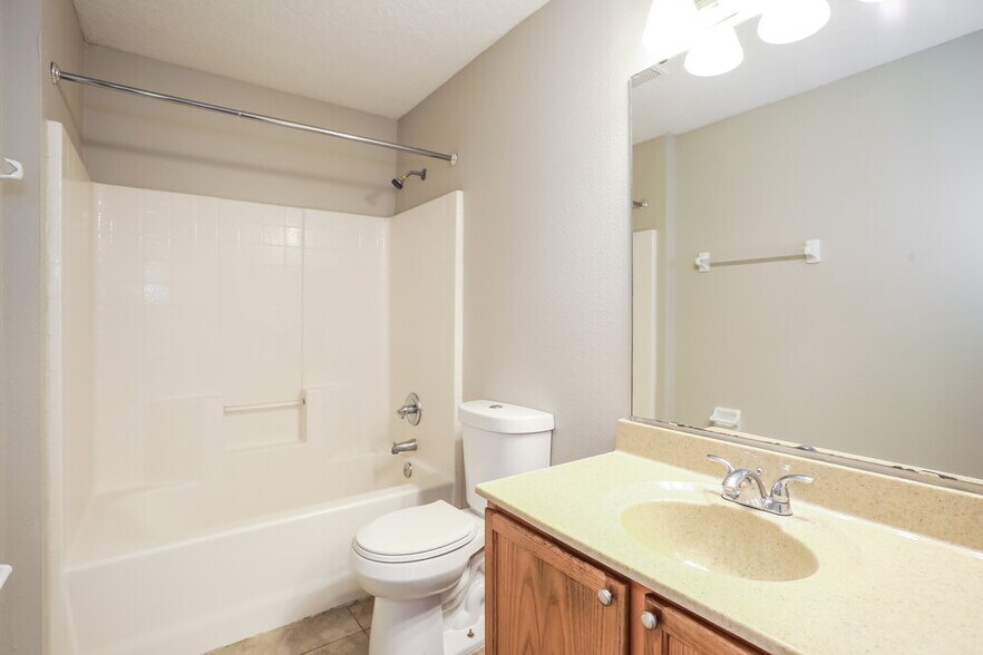 Building Photo - 975 Deer Spring Dr