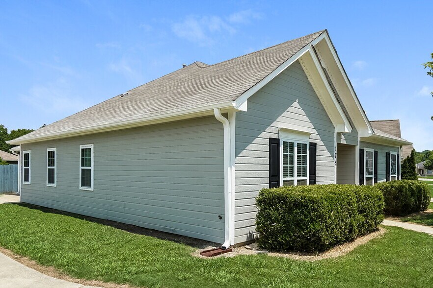 Building Photo - 175 Cedar Bend Dr