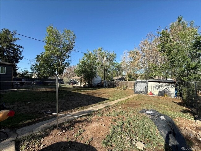 Building Photo - 1349 Kenton St
