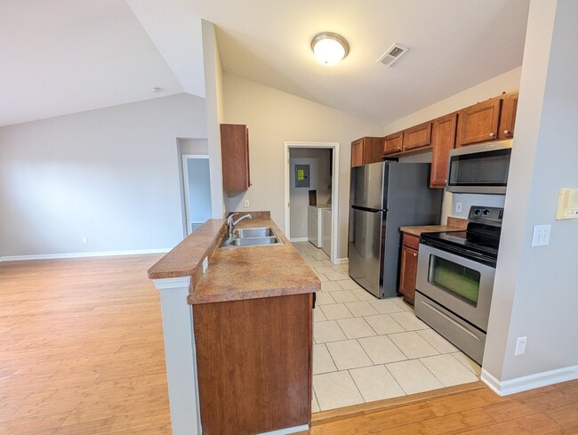 Building Photo - 43120 Pendleton Cir