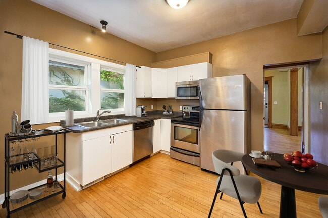 Building Photo - Charming 3-Bedroom Home in Minneapolis