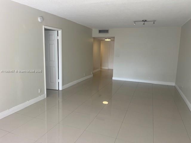 Building Photo - 3200 N Palm Aire Dr