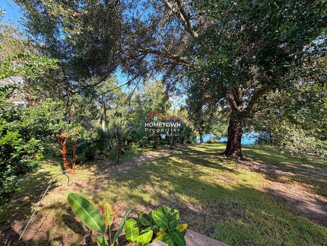 Building Photo - 1490 Chalet Pl