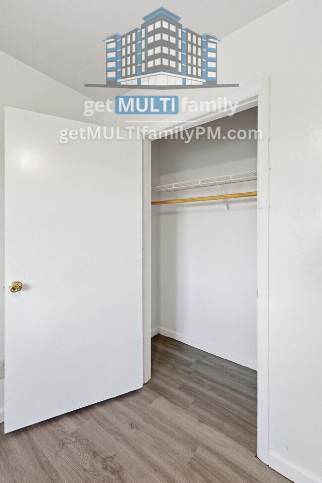 Building Photo - 1331 E Pueblo Ave