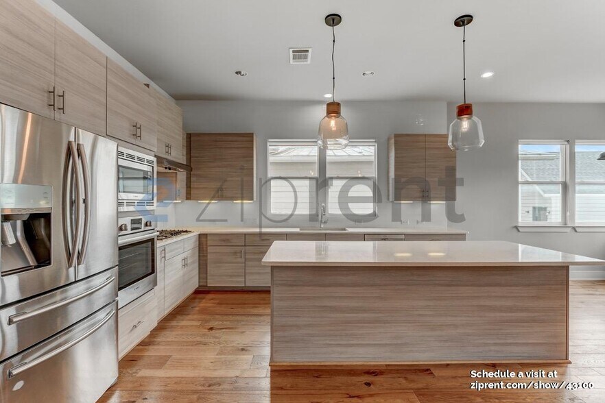 Building Photo - 6016 Seville Dr