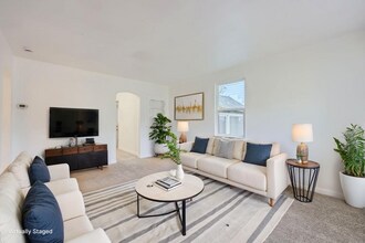 Building Photo - **Bright and Spacious 2-Bedroom Home in the Heart of Denver!!**