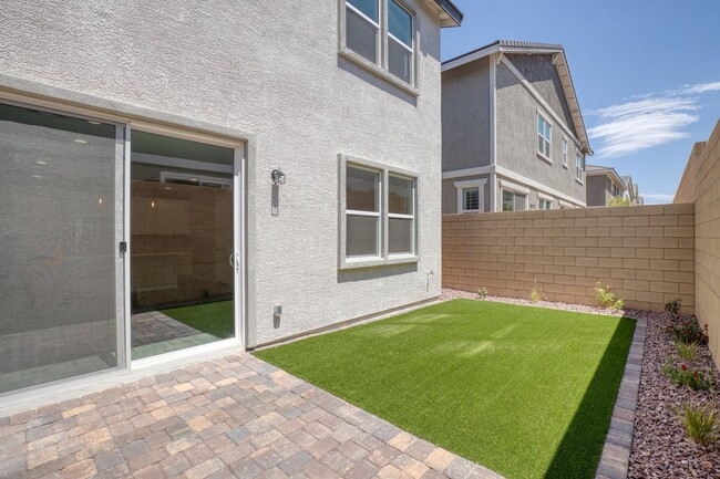 Building Photo - Beautiful Cadence 3 bedroom, 2.5 Baths, 2 car garage Townhome