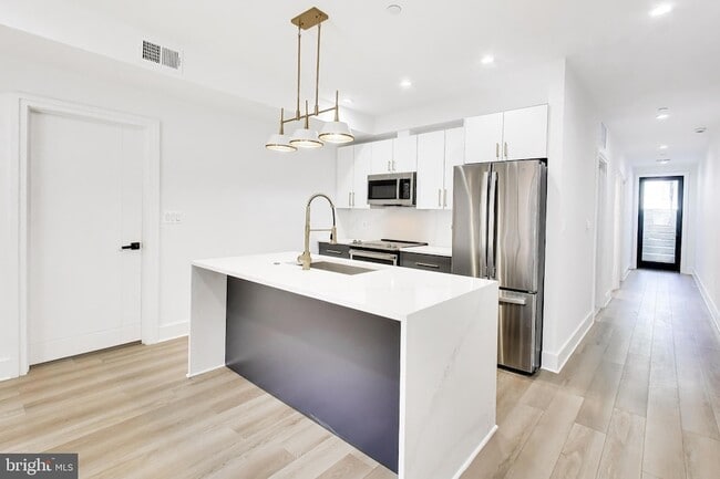 Building Photo - 4411 1/2 Illinois Ave NW Unit UNIT B