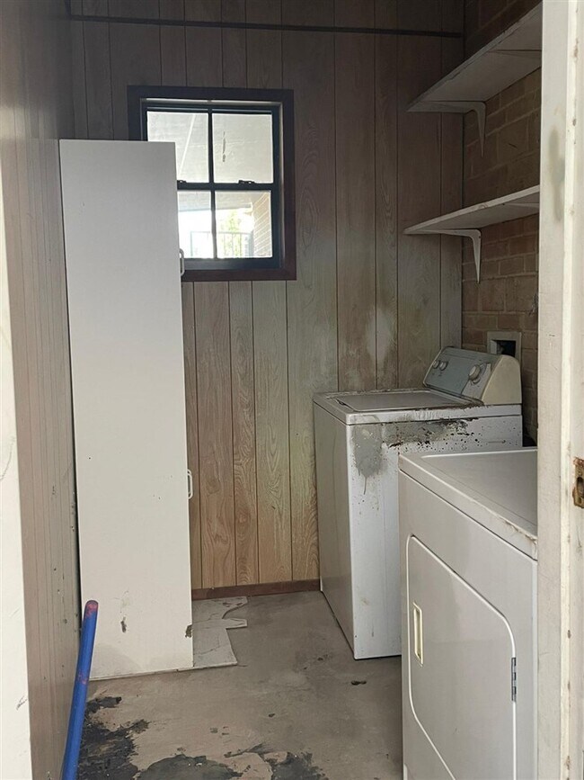 Building Photo - 262 W Calton Rd