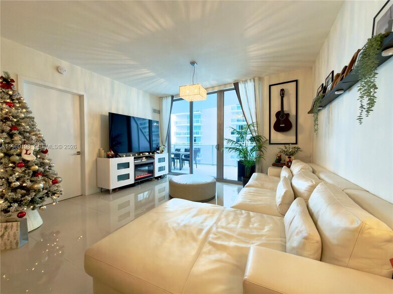 Building Photo - 488 NE 18th St