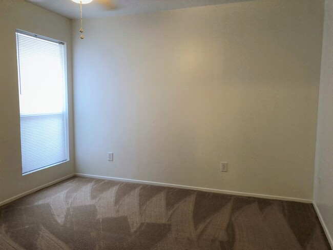 Building Photo - 2611PR