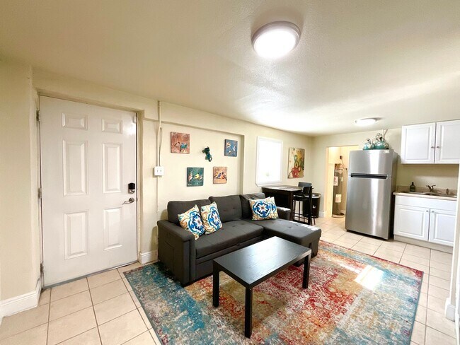 Building Photo - 319 S Olive St