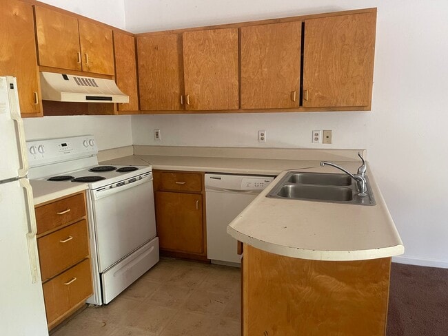 Building Photo - Newly renovated 1 bed 1 bath Townhouse