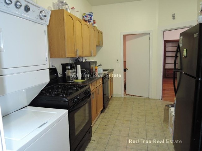 Building Photo - 85 Surrey St