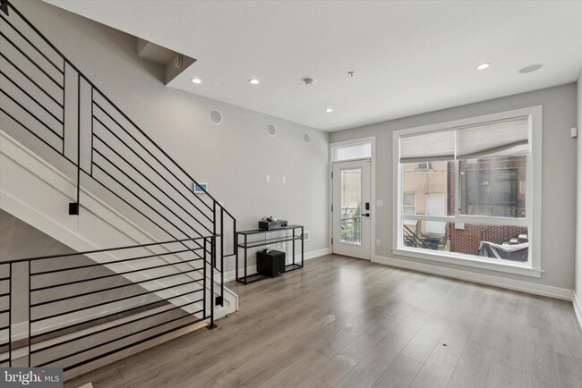 Building Photo - 2138 N Randolph St