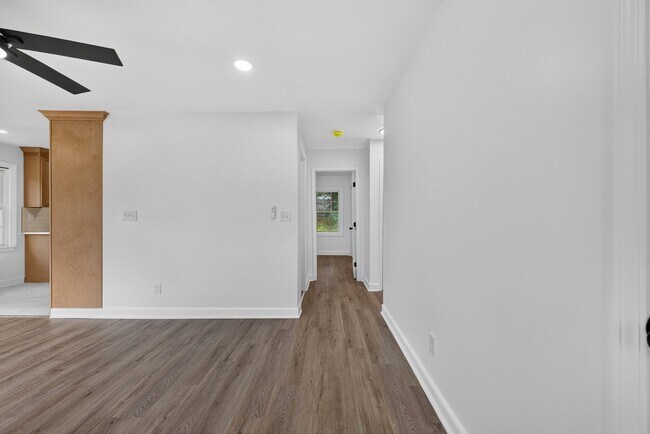 Building Photo - 2027 Hilburn Dr SE