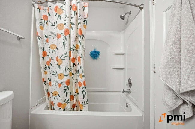 Building Photo - 2 PRIMARY BEDROOMS, LIVING ROOM AND DINING, PETS ALLOWED