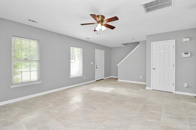 Building Photo - 5750 Laborde Ave