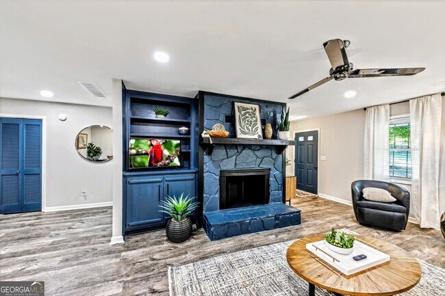 Primary Photo - 527 Charing Cross Dr