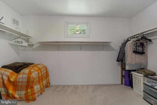 Building Photo - 5135 Summit Dr