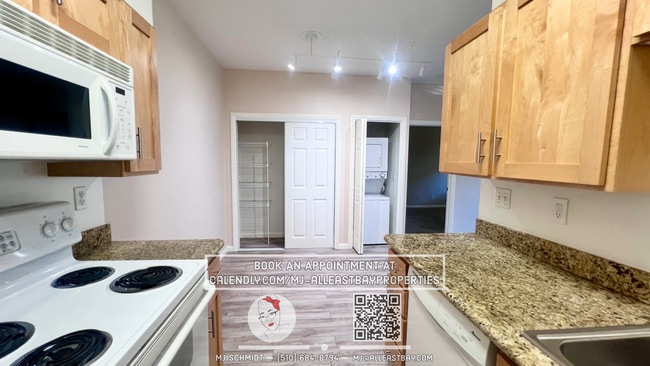 Building Photo - Come home to this sweet 1st floor 1/1 cond...