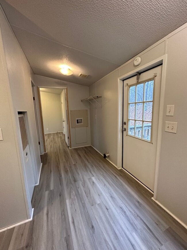 Building Photo - Two bedroom single wide on private lot off...