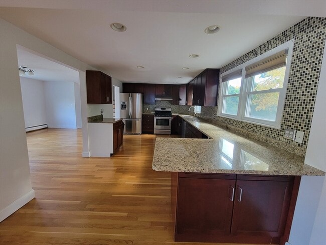 Building Photo - 5 Greenleaf Cir
