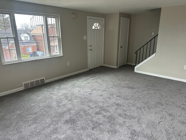 Building Photo - 3 bed/1 bath Single Family Home Pittsburgh, PA 15226