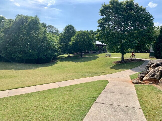 Building Photo - 4132 N Swann St