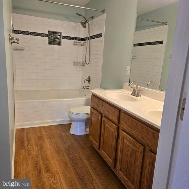 Building Photo - 5814 Wyndham Cir