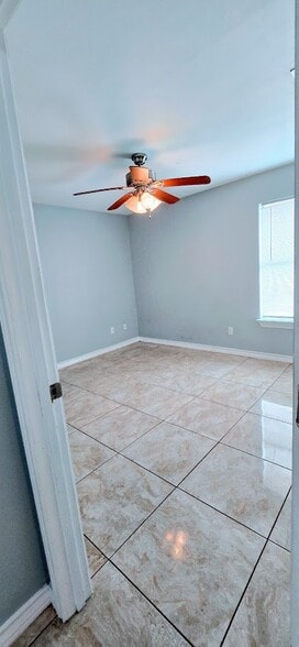 Building Photo - 1302 Quitaca Dr