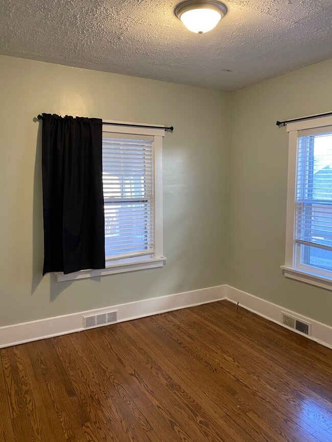 Building Photo - Beautiful 3 bed 1 bath in Minne Lusa!