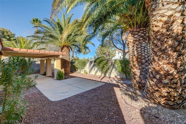 Building Photo - 2302 Fairbourne Way