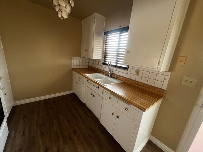 Building Photo - 6370-6370 Tamarisk Ave