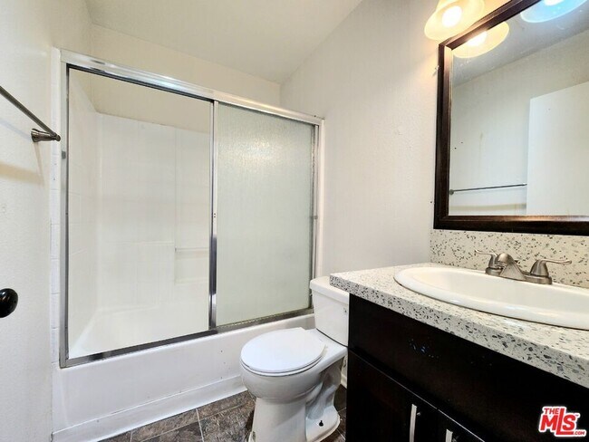 Building Photo - 639 Alexandria Ave