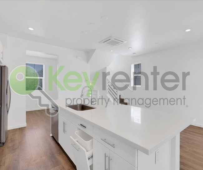 Building Photo - 487 McClatchy Way